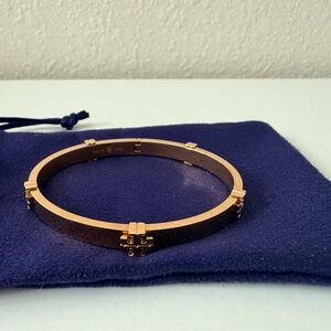 Tory Burch Gold Tone Logo Hinged Bangle Bracelet Medium NWOT w/ Pouch